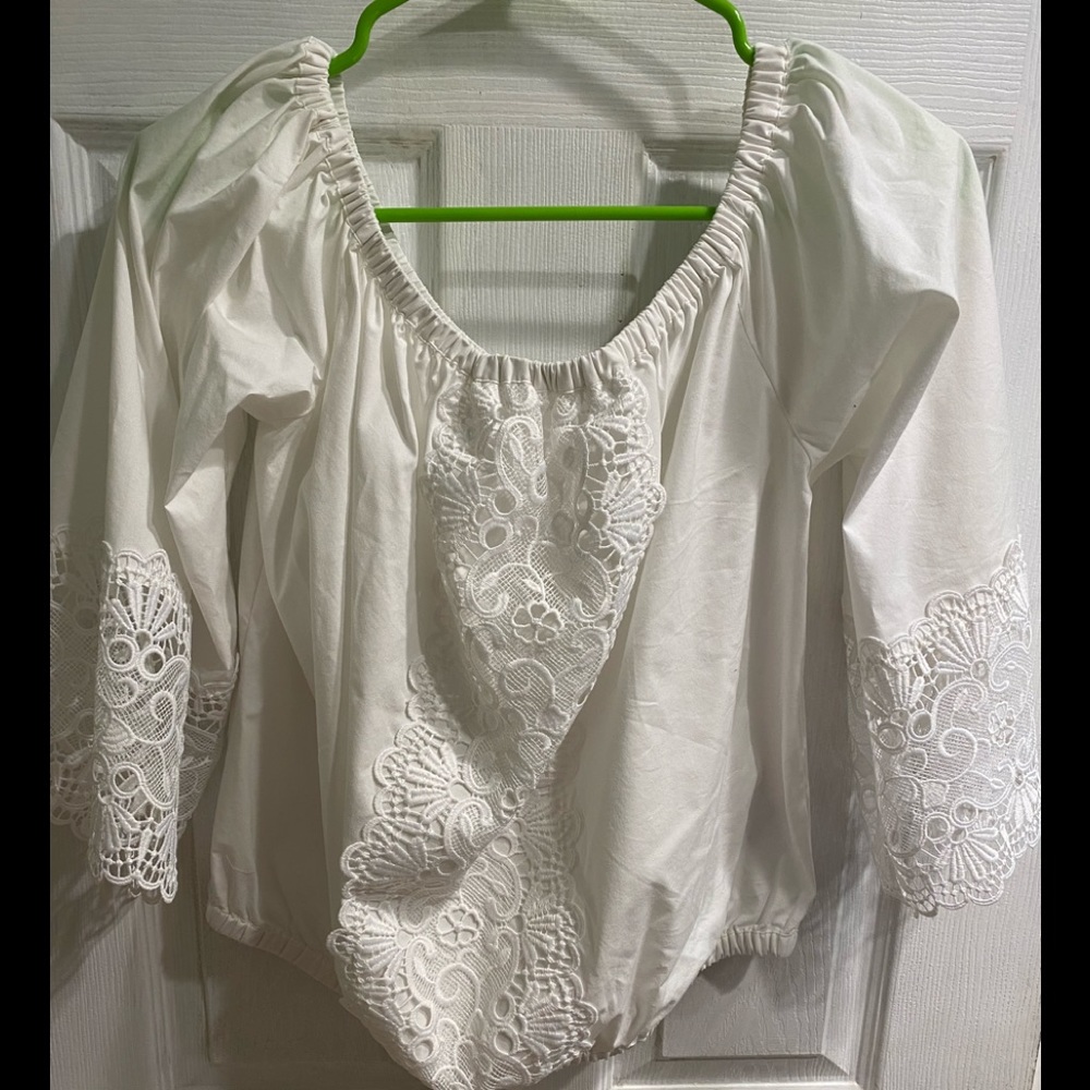 Express white blouse w/ elastic neck & lace
